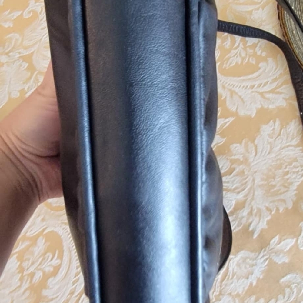 Vintage Anne Klein For Calderon Black Leather Shoulder Bag with Adjustable Strap - Picture 4 of 12